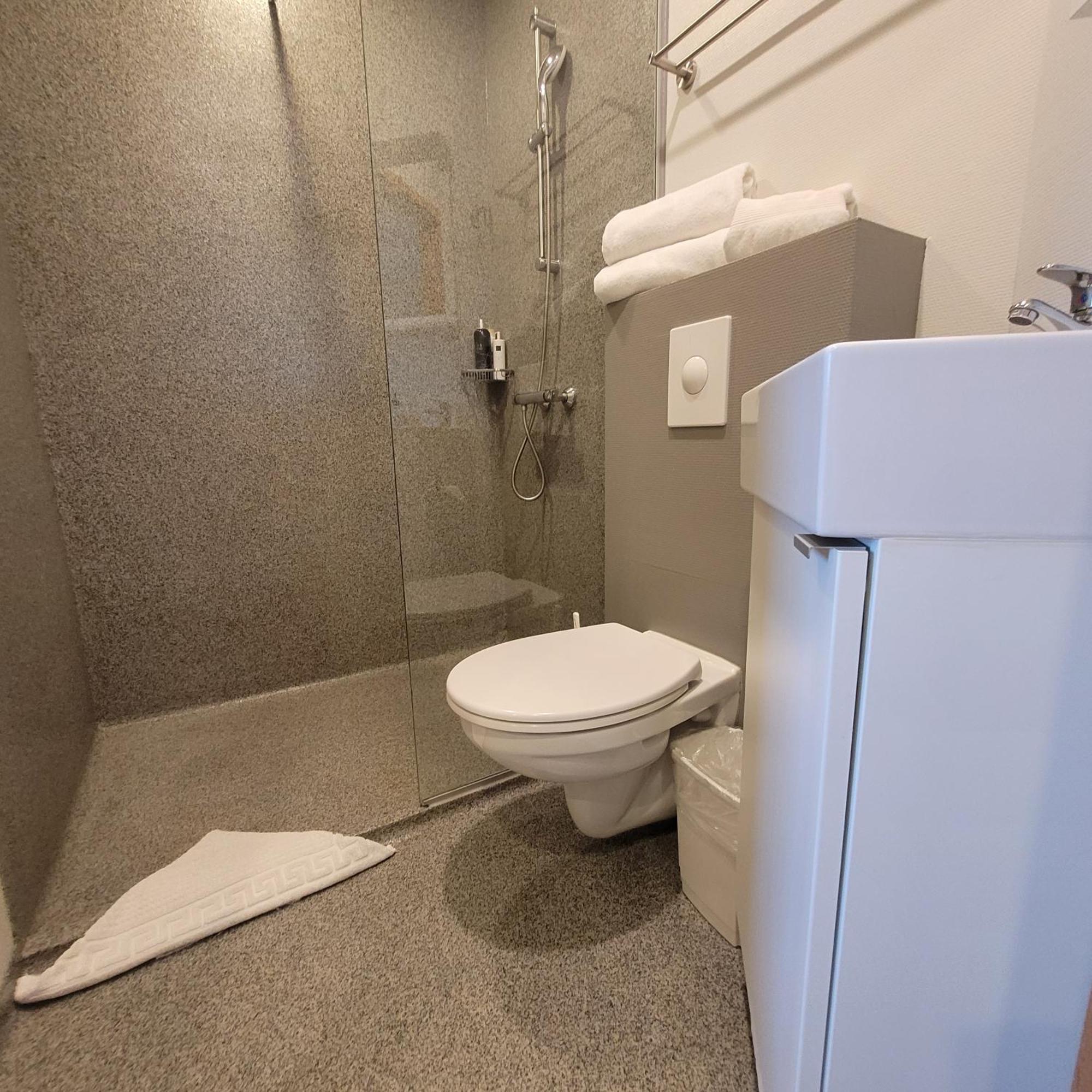 B&B Guesthouse - Bed And Breakfast Keflavik Centre Екстериор снимка
