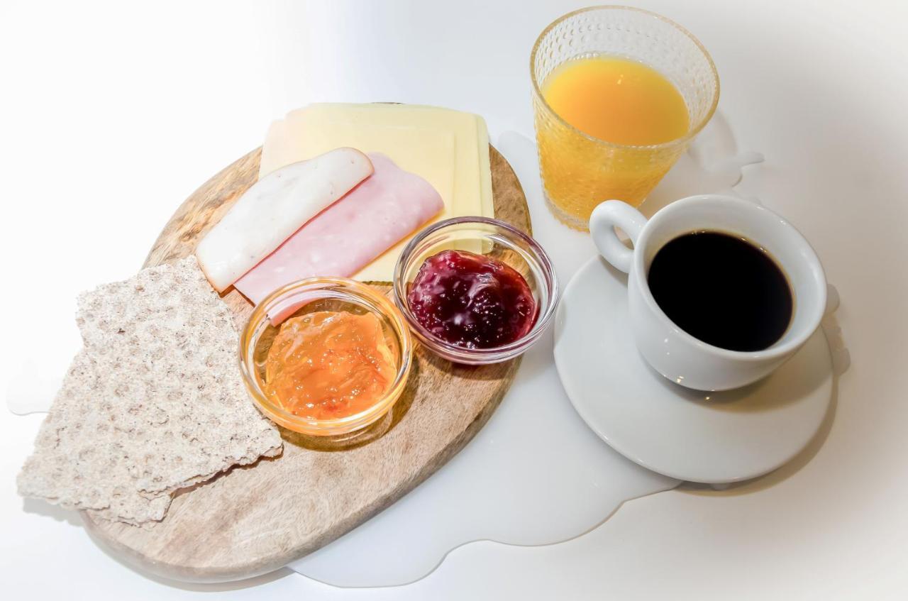 B&B Guesthouse - Bed And Breakfast Keflavik Centre Екстериор снимка